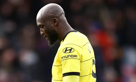7 lần chạm bóng cả trận, Chelsea đã vứt đi 98 triệu bảng