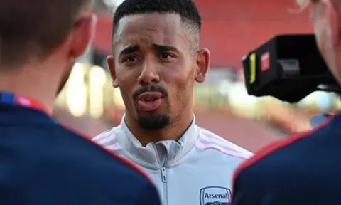 Hành động đẳng cấp của Gabriel Jesus
