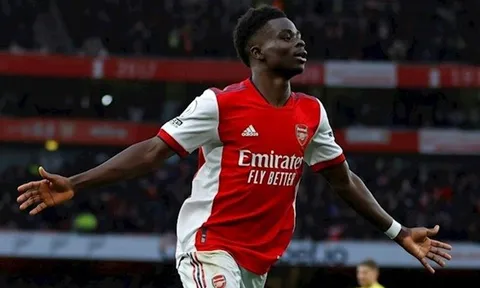 Bukayo Saka chế nhạo Tottenham