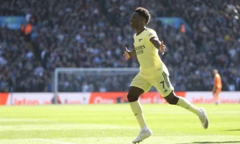 Saka giúp Arsenal tạo nên cột mốc lịch sử Premier League