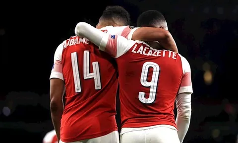 Saka, Lacazette gửi thông điệp đến Aubameyang