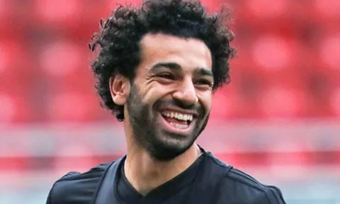 Salah bảo 1 sao Liverpool đừng ăn bánh mì nữa