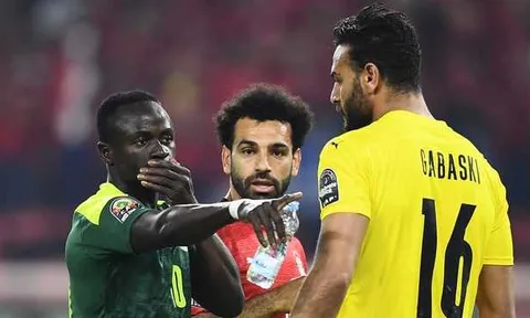 Salah đã trở lại Liverpool, tại sao Mane thì chưa?