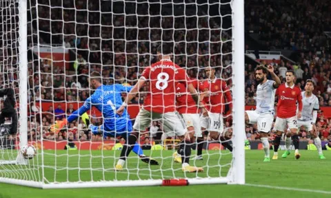 Salah nổi giận, chửi bới Bruno Fernandes