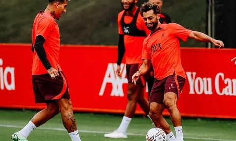 Salah phấn chấn, Liverpool hăng say tập luyện chờ chiến Man Utd