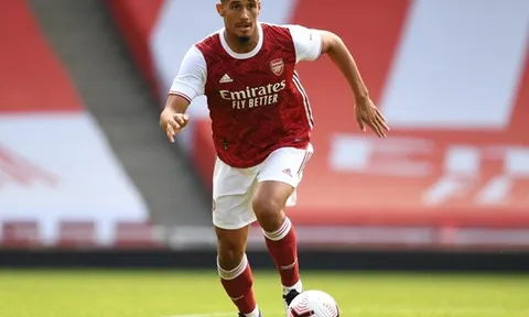 Saliba 'sa lầy' ở Emirates, người cũ Arsenal mách nước bất ngờ