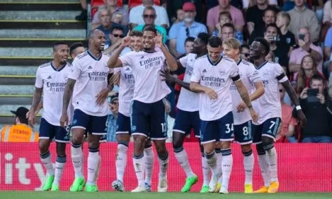 Saliba lập siêu phẩm, Arsenal chiếm đóng ngôi đầu Premier League