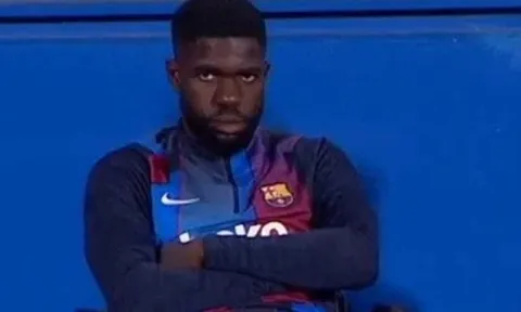 Bị la ó vì chuyện Messi, sao Barca rất khó chịu, bỏ đi không thèm nâng cúp