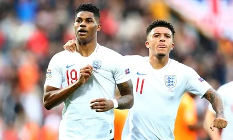 Sancho "đu đưa" với Rashford, NHM MU hẳn sẽ mơ về tuyến đầu trong mơ