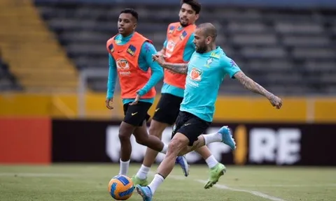 Sao Arsenal được Alves tâng bốc bằng hai chữ