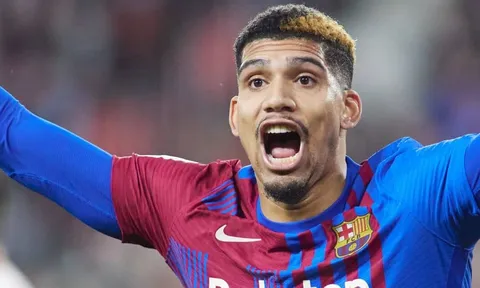 Sao Barca học tiếng Anh, sẵn sàng gia nhập Premier League?