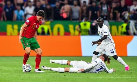 Loại bỏ Kante, xâu kim Pogba, anh là ai?