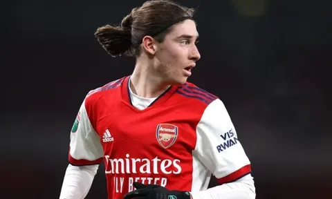 Sao mai 18 tuổi Arsenal có lần đầu tiên góp mặt cùng đội 1?