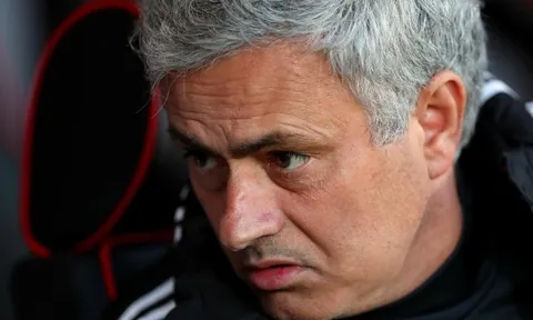 Sao Man City dùng Mourinho 'đá đểu' Premier League