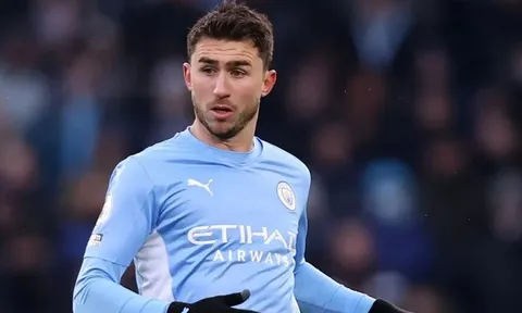 Sao Man City 'cà khịa' Man Utd