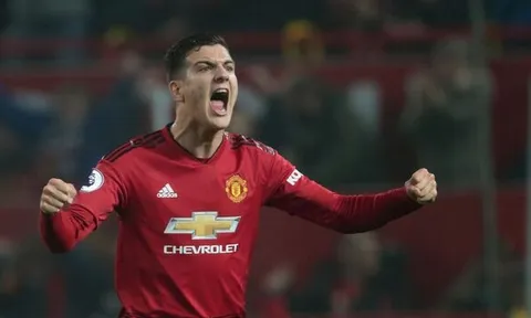 Sao Man Utd mắc sai lầm tai hại, đẩy AC Milan vào thế khó