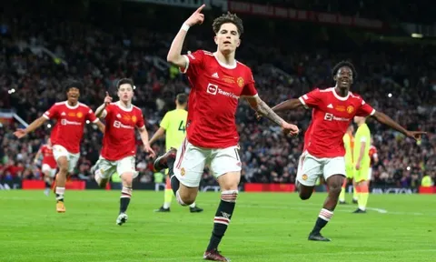 Sao trẻ đang lên có cú đúp, M.U lập kỷ lục vô địch trước mặt Sir Alex