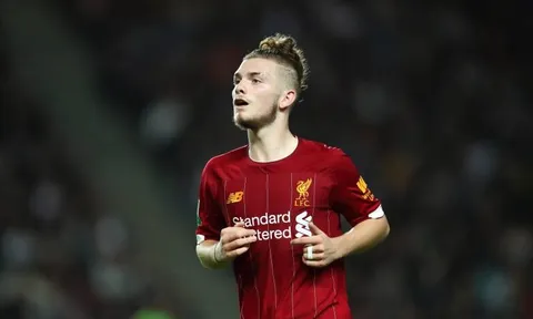 Sao trẻ Liverpool bị cấm thi đấu vì "cà khịa"