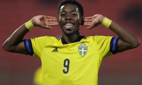 Sao trẻ Man Utd đứng trước 3 lựa chọn màu áo ĐTQG