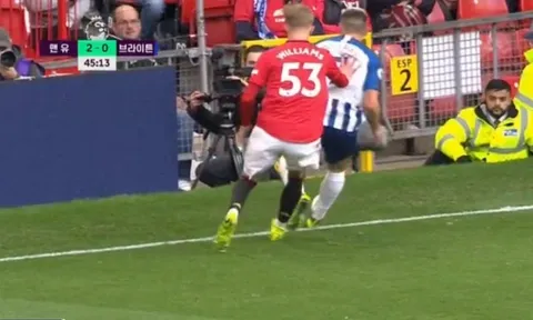 Sao trẻ Man Utd tiếp tục đẩy cầu thủ đối phương ra khỏi sân