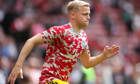 Xác nhận M.U không đăng ký Fred, cơ hội cho Van de Beek