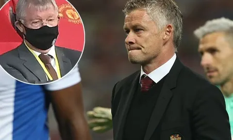 M.U thảm bại, Sir Alex phản ứng ra sao trên khán đài OTF?