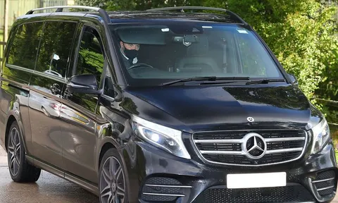 Xác nhận chi tiết HĐ, lộ hình ảnh đầu tiên của Varane ở M.U