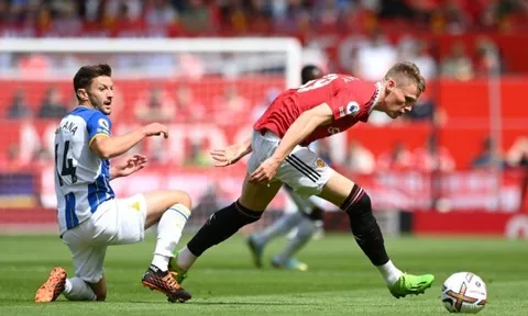 Scholes 'hủy diệt' 2 cầu thủ Man Utd