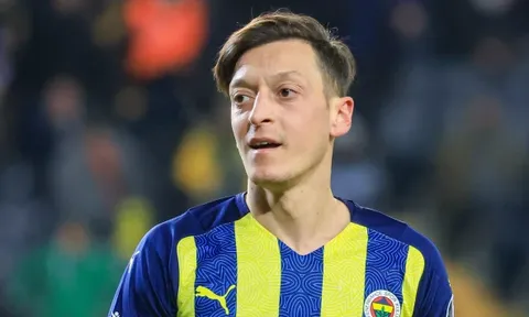 HLV mới loại Ozil khỏi kế hoạch