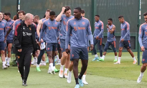 HLV Ten Hag khẳng định 3 cầu thủ không rời Man Utd