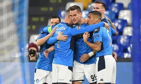 “Sát thủ” Ba Lan lập hattrick, Napoli giành vé vào vòng knock-out Champions League