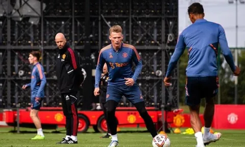 Sau 11 năm, nỗi lo của Man Utd vẫn còn