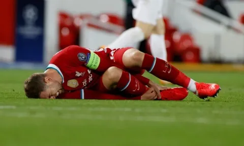 Sau Fabinho, Klopp tiết lộ tình hình của Henderson sau trận thắng Midtjylland