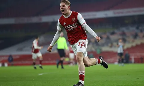 Sau Grealish, đến lượt Smith Rowe lý giải việc đi tất thấp
