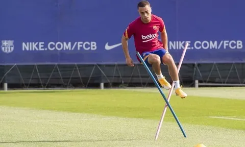 Sau màn ra mắt 'thảm họa', tân binh lạnh lùng trên sân tập Barca