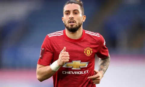 Sau Roma, thêm 1 CLB tham dự cuộc đua giành Alex Telles