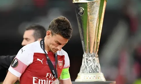Sau tất cả, 'đội trưởng lạc lối' công khai xin lỗi fan Arsenal