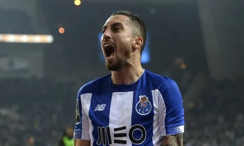Sau tất cả, Man United chốt hạ thời điểm đón Alex Telles