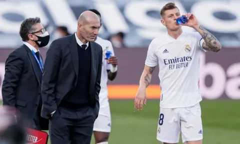 Sau tất cả, Toni Kroos phá vỡ im lặng về tương lai Zidane