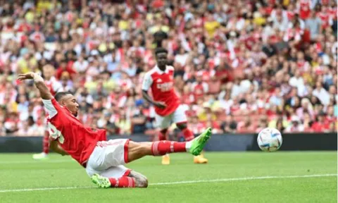 Jesus lập hat-trick, Arsenal "đánh tennis" ngày giành Emirates Cup