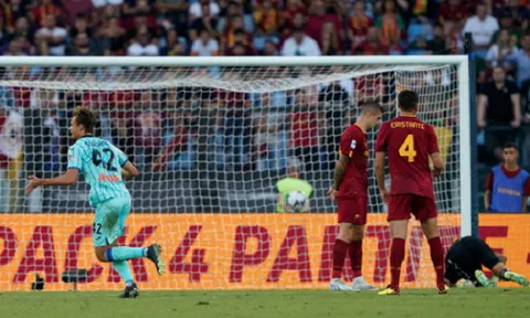Mourinho nhận thẻ đỏ, Roma phơi áo tại Olimpico