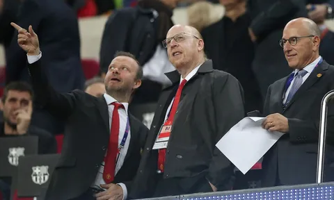 'Giải cứu' Man Utd, tỷ phú Ả-Rập ra giá lần 3 khiến nhà Glazers xiêu lòng