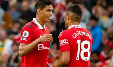 Paul Scholes chỉ trích MU vì mua Sancho và Varane