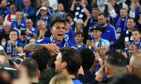 Schalke 04 trở lại Bundesliga