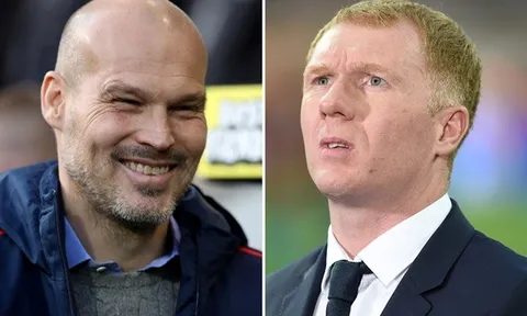 Scholes chê HLV của Arsenal... luộm thuộm