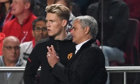 Không ngờ! Cầu thủ duy nhất ở Man Utd vẫn liên lạc với Mourinho