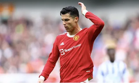 Man Utd nổi giận với vụ 'đi đêm' của Ronaldo