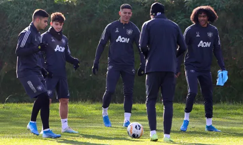 Man Utd hòa Liverpool, Owen nói thẳng số phận trận gặp Partizan