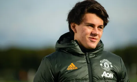 Sau tất cả, tân binh chính thức ký HĐ và ra mắt Man Utd
