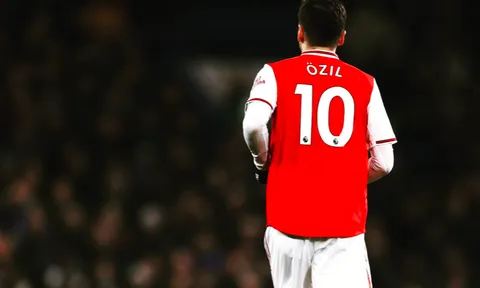 Sau tất cả, Mesut Ozil lên tiếng việc bị loại khỏi đội hình Arsenal